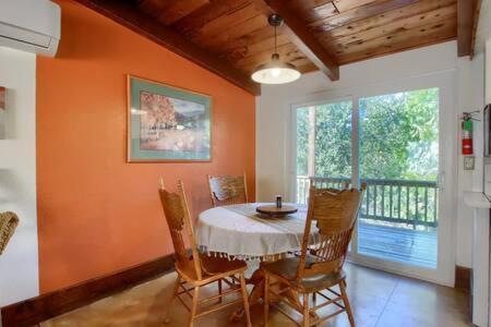 Orange Door Electric Fireplace Bbq Hébergement de vacances
